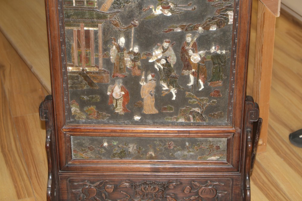 A late 19th / early 20th century Chinese hardstone table screen